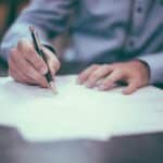 Cadrer par écrit la mission d'un freelance avant de signer