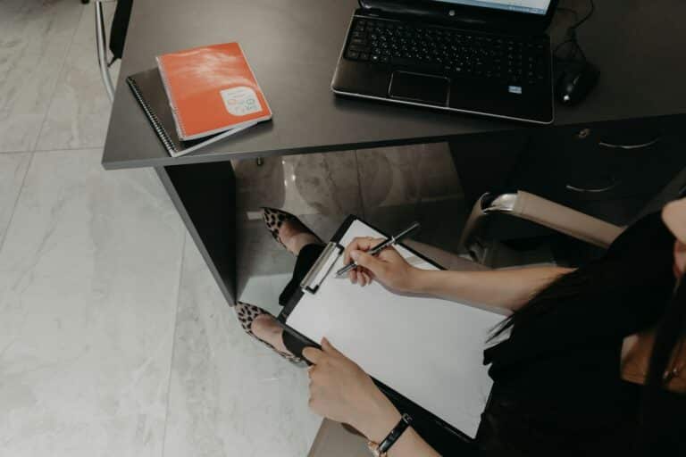 Check-list de questions à préparer avant de choisir une agence SEO