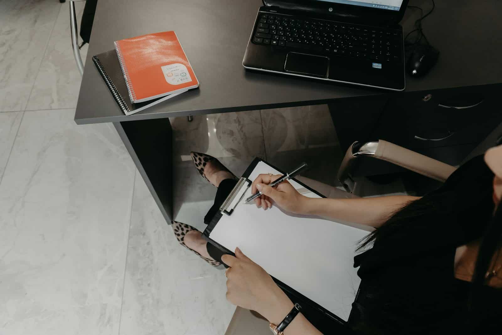 Check-list de questions à préparer avant de choisir une agence SEO