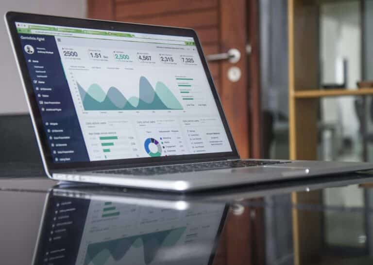 Analyse du budget d'acquisition entre SEO et SEA